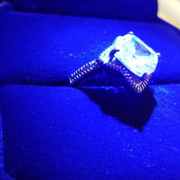 Ring - Picture 2 of 4